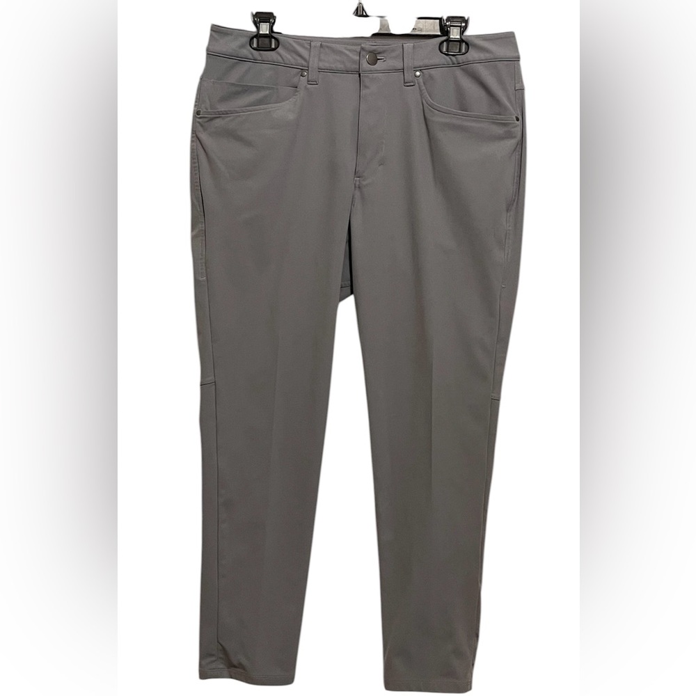 Lululemon Athletica Men's Gray Chino

ABC
classic fit five pocket